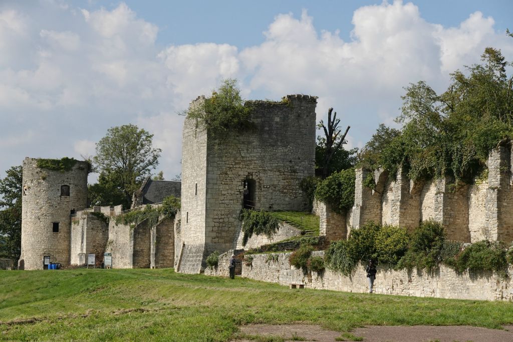 Vestiges des remparts de la ville